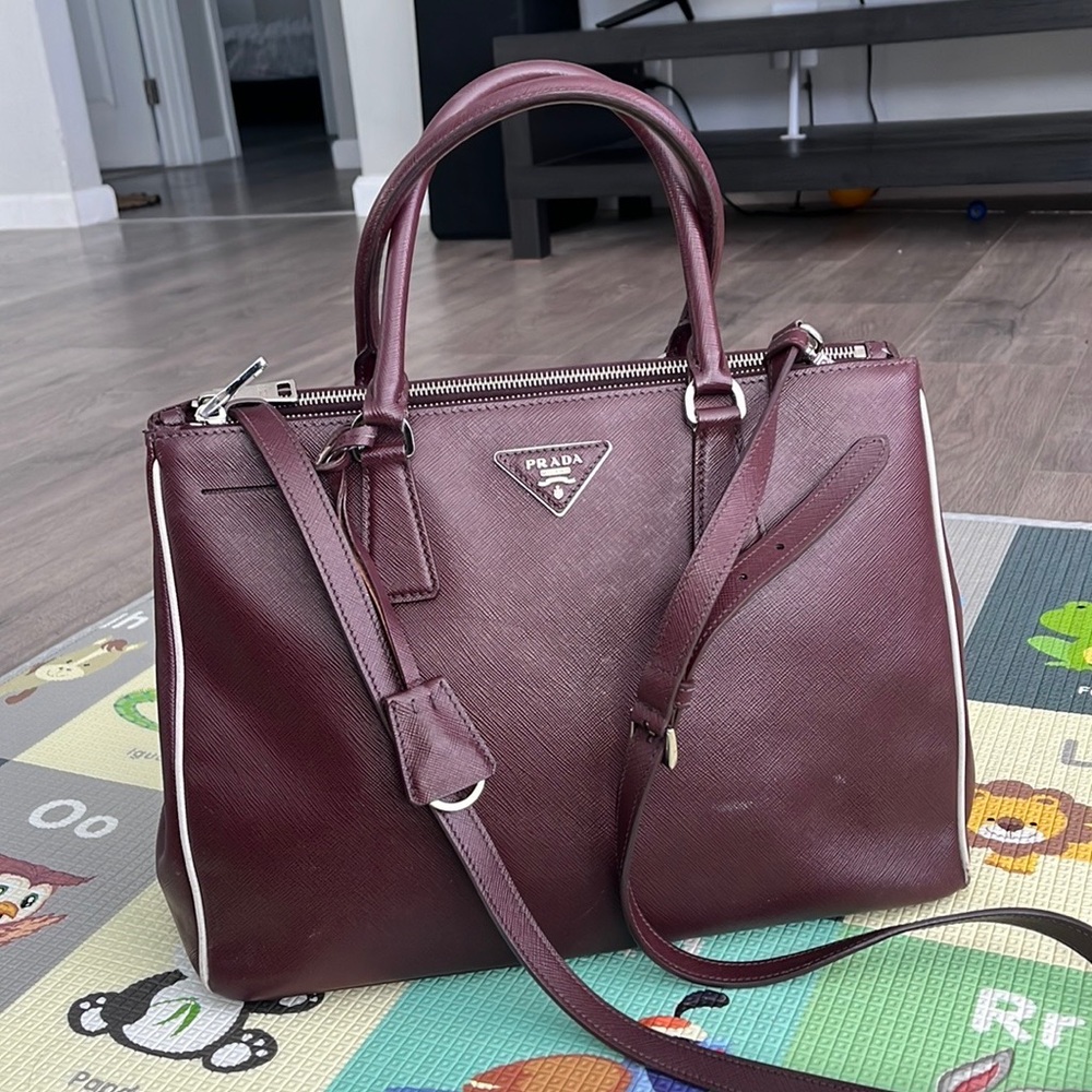 💯 authentic PRADA bag